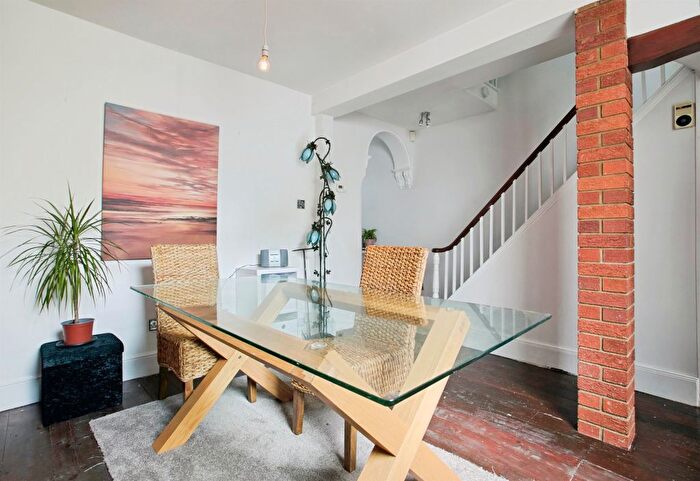 2 Bedroom Terraced House For Sale In Cedar Road, Southampton, SO14