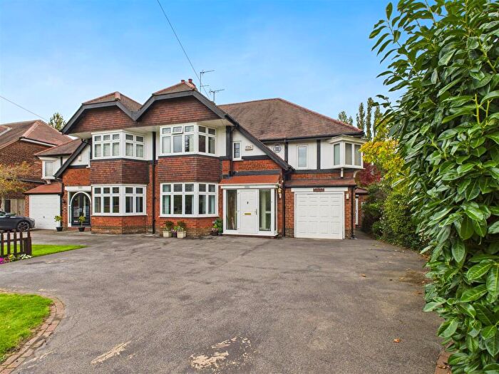 5 Bedroom Semi-Detached House For Sale In Beverley Road, Anlaby, HU10