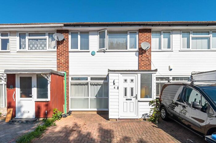 3 Bedroom Terraced House To Rent In Eton Avenue, Wembley, HA0