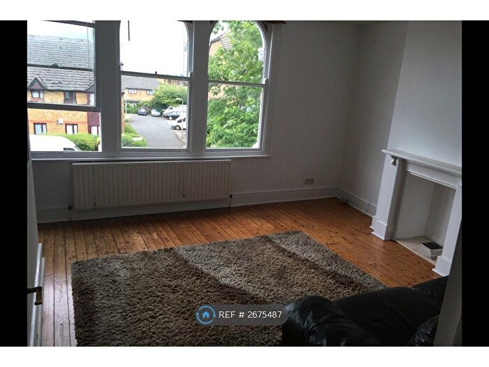 2 Bedroom Flat To Rent In Champion Road, London, SE26