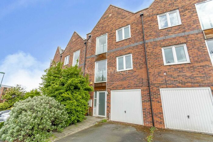 3 Bedroom Terraced House To Rent In Caxton Road, Carrington, NG5