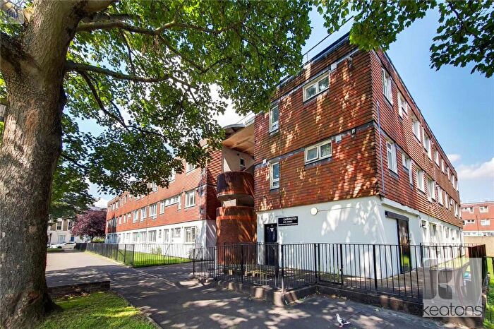 3 Bedroom Flat To Rent In Bassett Street, Kentish Town, London, NW5