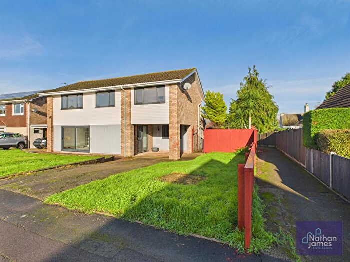 4 Bedroom Detached House For Sale In Castle Lea, Caldicot, NP26