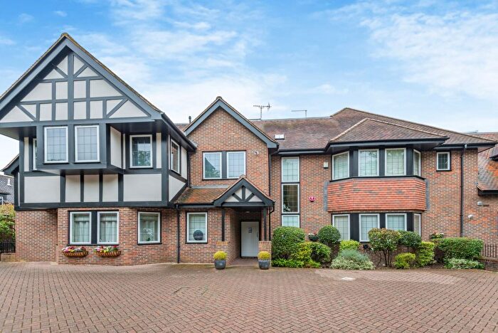 2 Bedroom Flat For Sale In Buckley Court, Cockfosters Road, Barnet, Hertfordshire, EN4