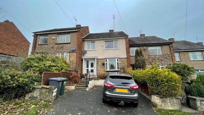 3 Bedroom Town House To Rent In The Bank, Idle, Bradford, BD10