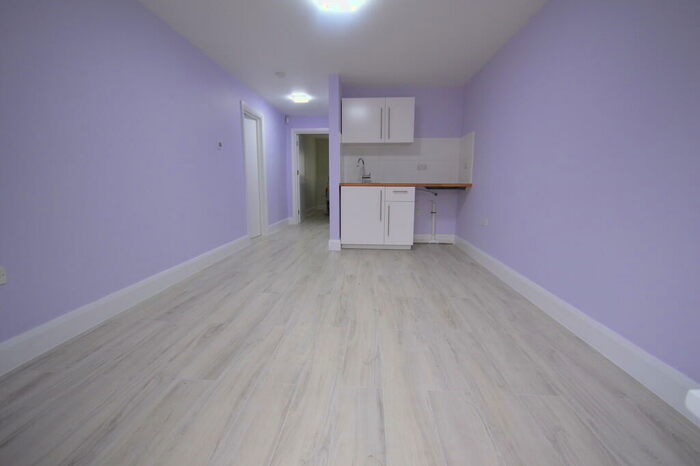 1 Bedroom Ground Flat To Rent In Belvedere Way, Harrow, HA3
