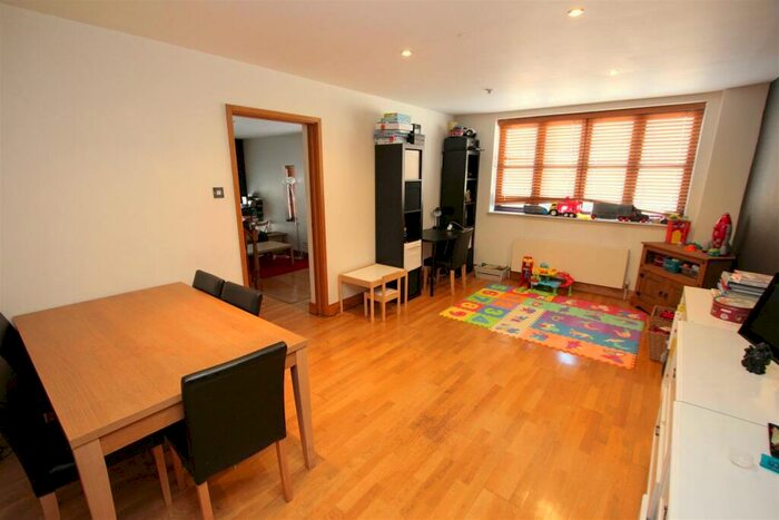 2 Bedroom Apartment To Rent In Kingsley Mews, Wapping Lane, Wapping, E1W