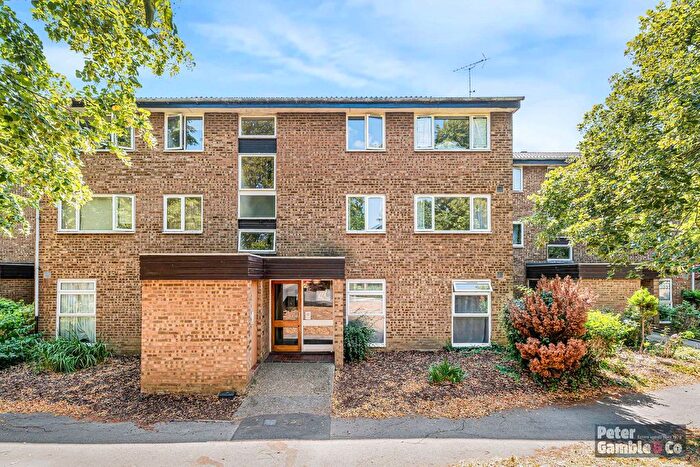 2 Bedroom Flat For Sale In Buckingham Avenue, Perivale, Greenford, UB6