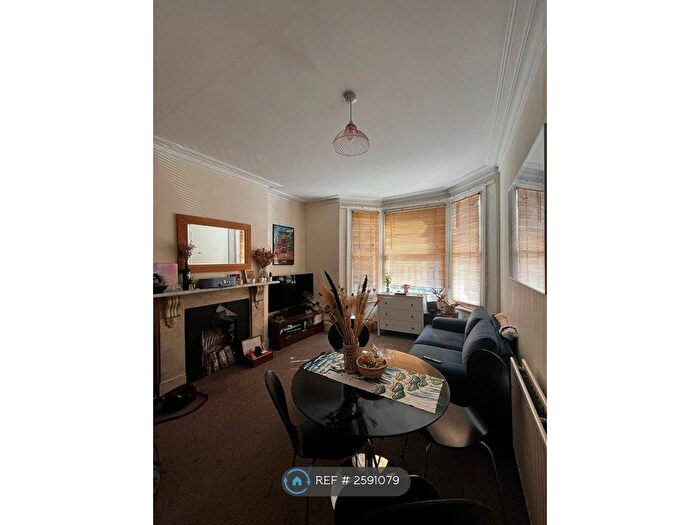 1 Bedroom Flat To Rent In St Stephens Avenue, Shepherds Bush, London, W12