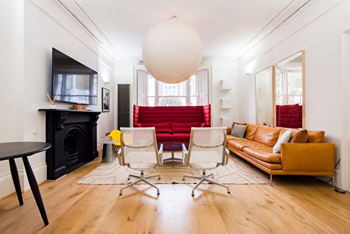 3 Bedroom Flat To Rent In Lansdowne Crescent, London, W11