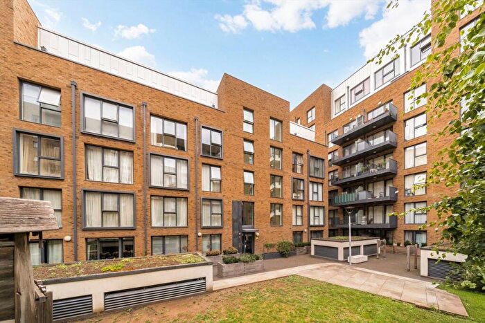 2 Bedroom Flat For Sale In Nicholson Square, Bow, E3