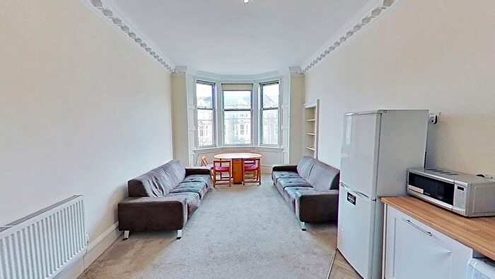 3 Bedroom Flat To Rent In Haddington Place, Edinburgh, EH7