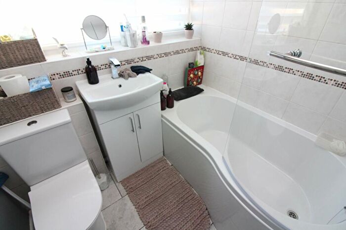 3 Bedroom End Of Terrace House For Sale In Melbourne Close, Stotfold, Hitchin, SG5
