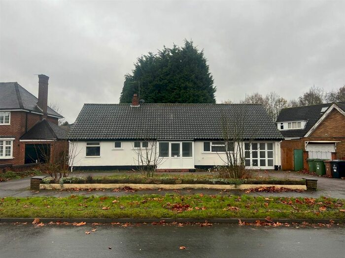 3 Bedroom Detached Bungalow To Rent In Lake Avenue, Walsall, WS5