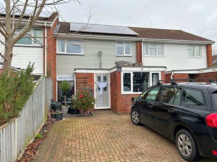 3 Bedroom Terraced House For Sale In Studley Avenue, Holbury, SO45