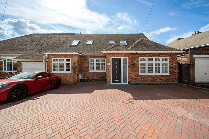 5 Bedroom Semi-Detached House For Sale In Marling Way, Gravesend, Kent, DA12