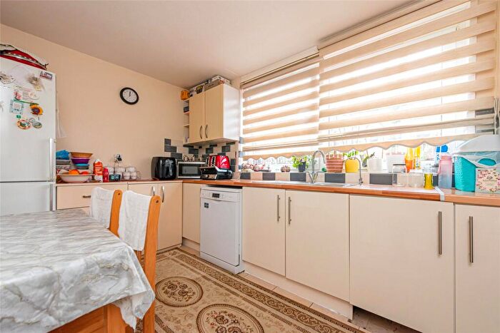 3 Bedroom Maisonette To Rent In Partington Close, Archway, London, N19