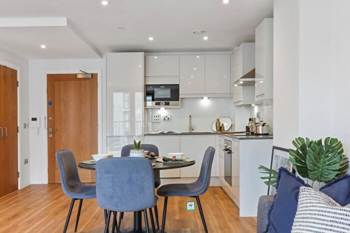 1 Bedroom Flat To Rent In Castle Park View, Castle Street Bristol, BS2