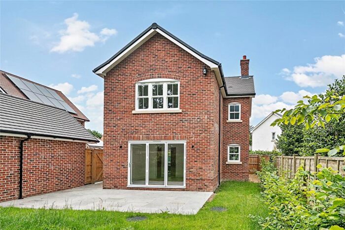 4 Bedroom Detached House For Sale In Nursery Grove, Pennington, Lymington, Hampshire, SO41