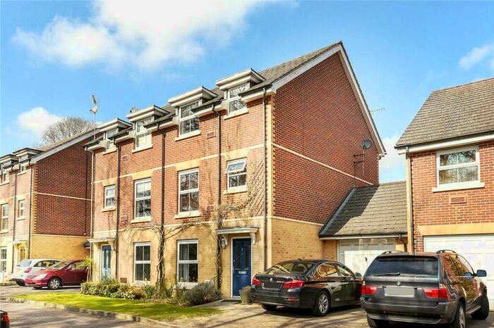 4 Bedroom Town House To Rent In Dene Close, Camberley, Surrey, GU15