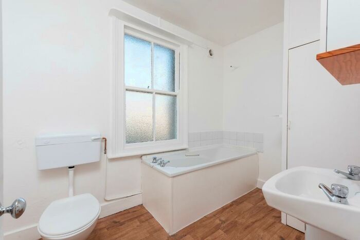 1 Bedroom Flat To Rent In Grove Street, BN2