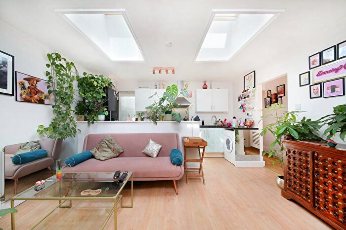 1 Bedroom Flat To Rent In Upper Richmond Road West, East Sheen, SW14