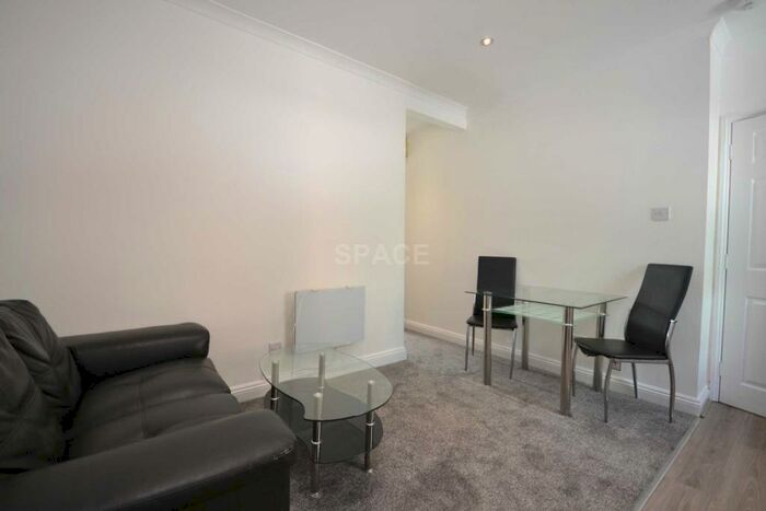 1 Bedroom Flat To Rent In Vachel Road, Reading, Berkshire, - Flat, RG1