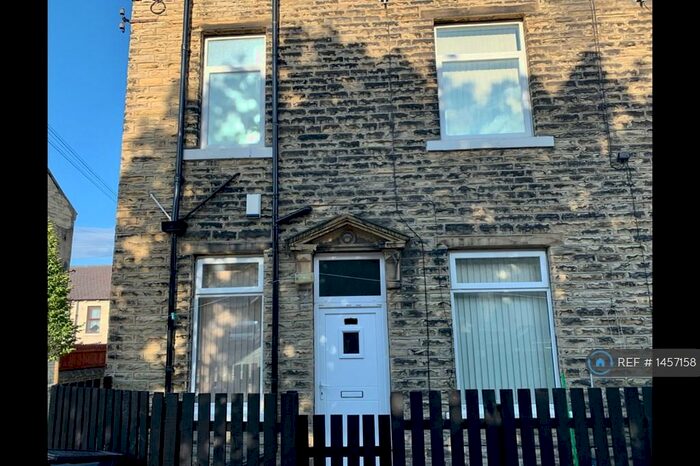 2 Bedroom End Of Terrace House To Rent In Ackworth Street, Bradford, BD5