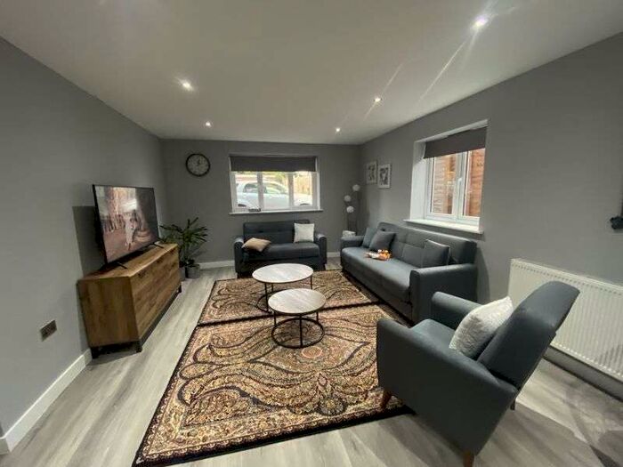 2 Bedroom Property To Rent In High Street, Caterham, CR3