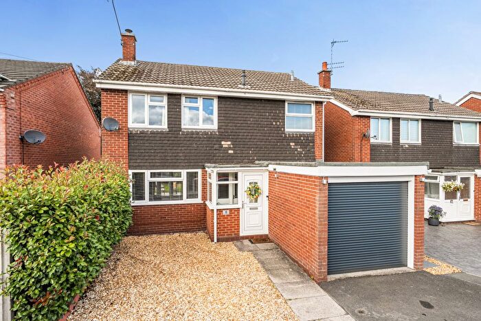 4 Bedroom Detached House For Sale In Yew Tree Close, Whittington, Oswestry, SY11