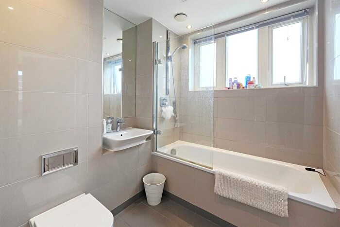 2 Bedroom Apartment To Rent In The Glassworks, Greenwich, SE8