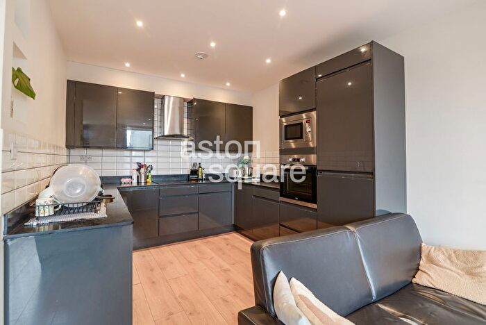 3 Bedroom Flat To Rent In Kilburn High Road, London, NW6
