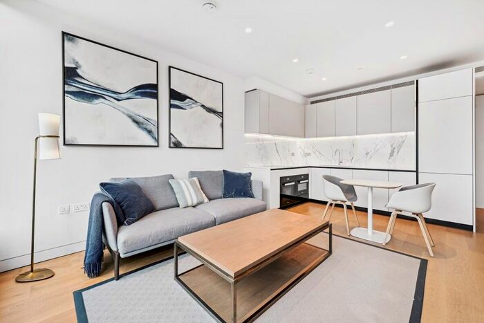 2 Bedroom Flat To Rent In Buckingham Gate, Westminster, SW1E