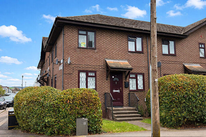 2 Bedroom Maisonette For Sale In Biscot Road, Luton, LU3