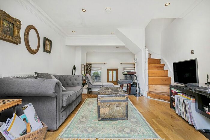 2 Bedroom Terraced House To Rent In Kingsway Parade, Albion Road, London, N16