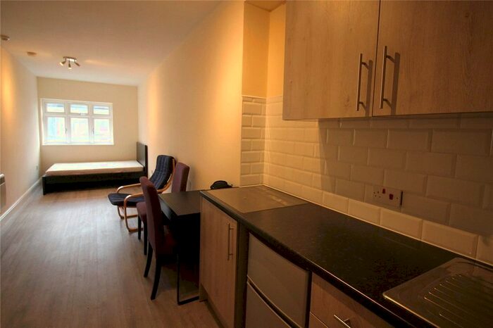 1 Bedroom Studio To Rent In Bideford Avenue, Perivale, Greenford, UB6