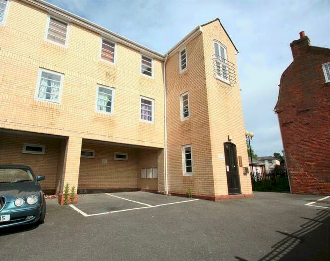 2 Bedroom Flat To Rent In Mazers Court, Silks Way, Braintree, Essex, CM7