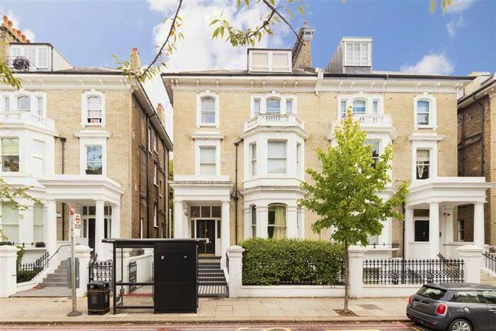 2 Bedroom Flat To Rent In Redcliffe Gardens, London, SW10