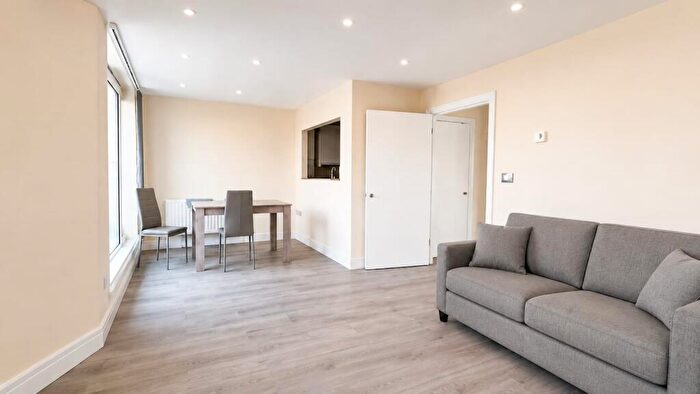 3 Bedroom Apartment To Rent In Wards Wharf Approach, Silvertown, Newham, London, E16