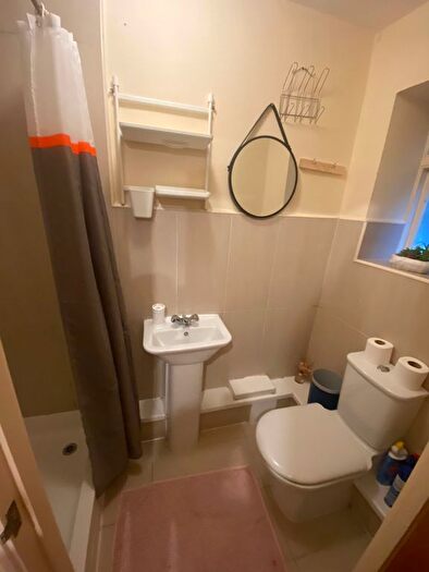 Studio To Rent In Angell Road, London, SW9