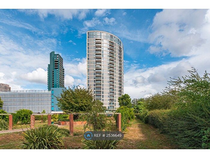 2 Bedroom Flat To Rent In Argento Tower, London, SW18