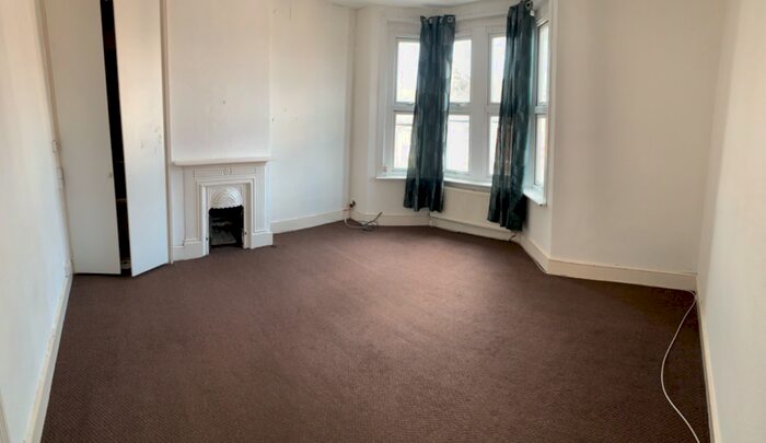 3 Bedroom House To Rent In Ashgrove Road, Bristol, BS7