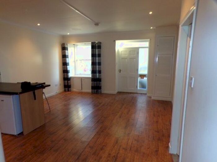 2 Bedroom Flat To Rent In Reid Street, Dunfermline, KY12