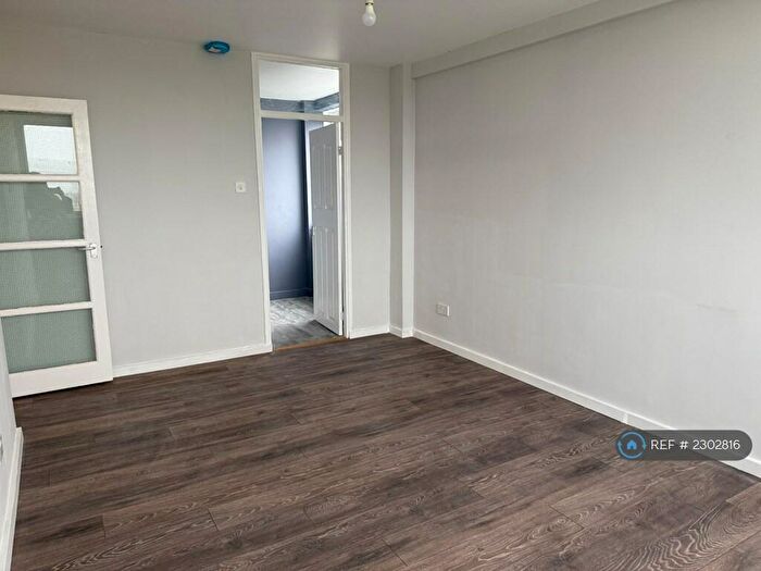 1 Bedroom Flat To Rent In Chaucer Court, London, N16