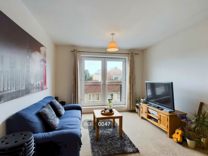 2 Bedroom Apartment To Rent In Spring Street, HU2
