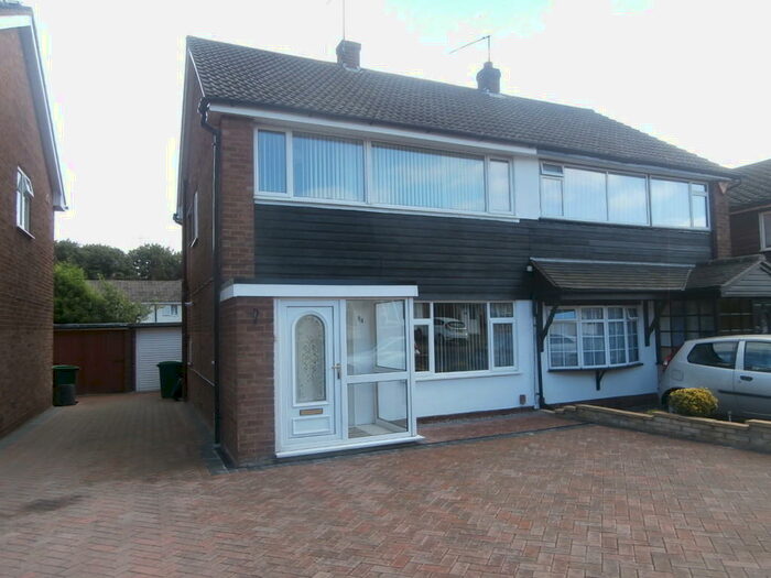 3 Bedroom Semi-Detached House To Rent In Rayford Drive, West Bromwich, B71