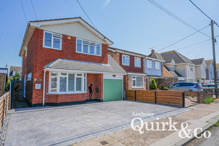 4 Bedroom Detached House For Sale In Labworth Road, Canvey Island, SS8