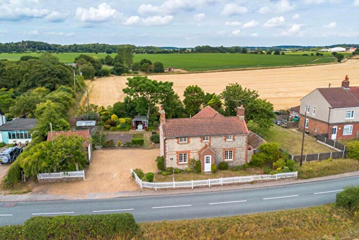 3 Bedroom Cottage For Sale In Cromer Road, Sidestrand, NR27