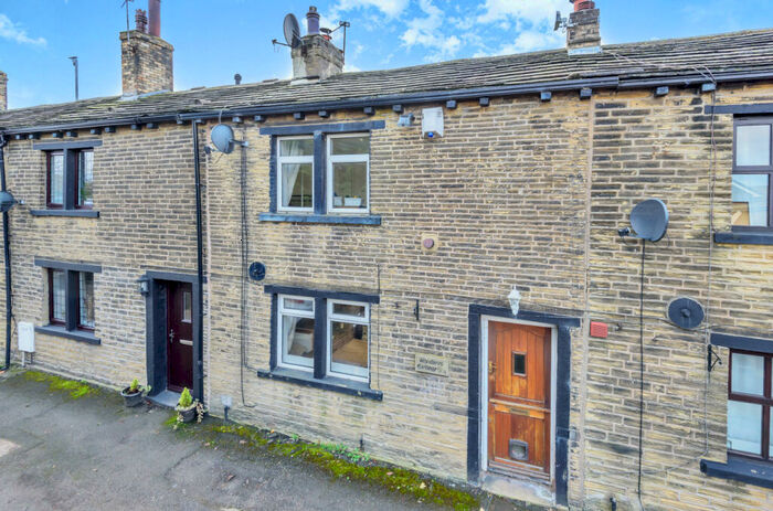 2 Bedroom Terraced House To Rent In Womersley Place, Stanningley, Pudsey, LS28