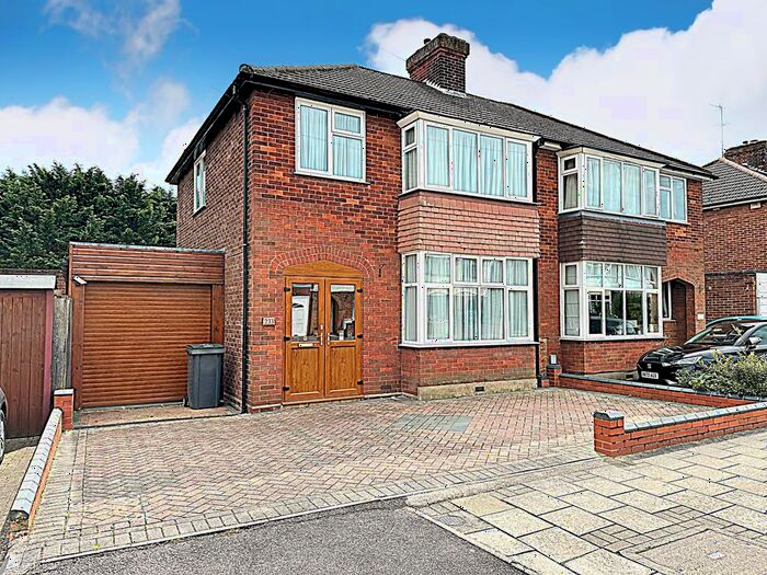 3 Bedroom Semi-Detached House To Rent In Castle Road, Bedford, MK40